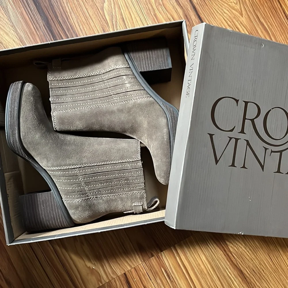 Crown vintage suede boots